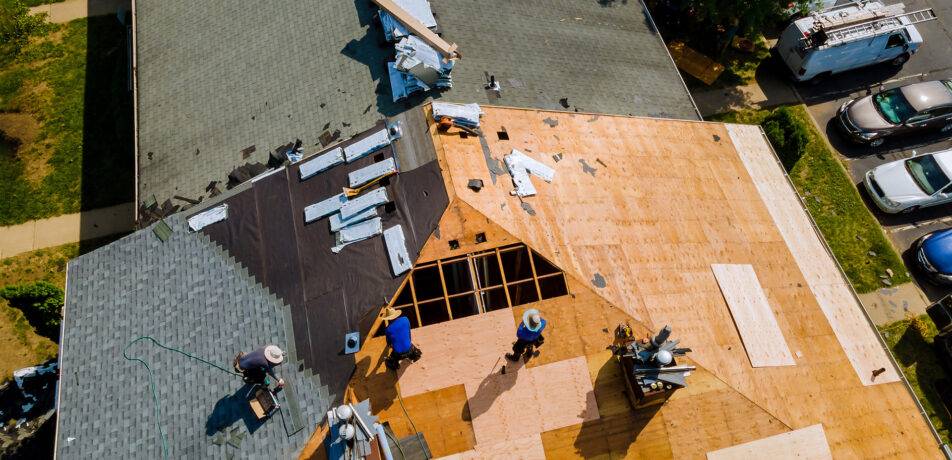 roofers at work